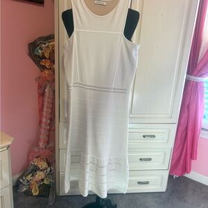 Elegant White Sleeveless Dress